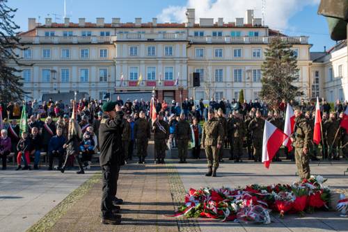 Obywatele podczas obchodów Święta Niepodległości.