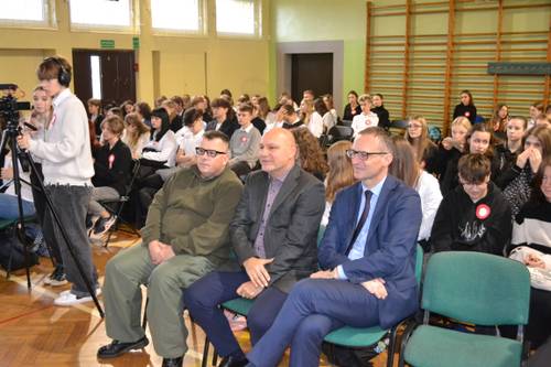 Widywania podczas śledzenia zmagań konkursowych – burmistrz Pruszcza Gdańskiego Janusz Wróbel, dyrektor ZSO nr1.