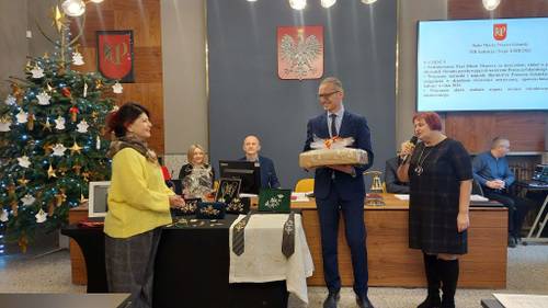 Wręczenie nagrody Olenie Ulianovej za pomoc na rzecz obywateli Ukrainy.