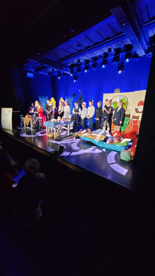 Zdjęcie przedstawia VII Przegląd Małych Form Teatralnych wśród przedszkolaków z Pruszcza Gdańskiego.