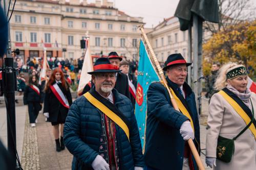 Przemarsz sztandarów.