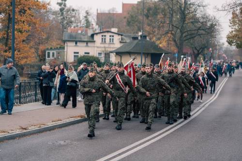 Przemarsz wojska ul. Wojska Polskiego.