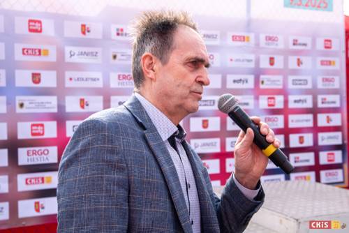 Zastępca Burmistrza ds. Społecznych Jerzy Kulka przemawia do uczestników.