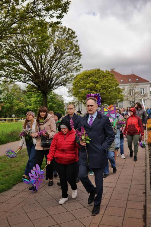 Uczestnicy podczas parady Dnia równości.