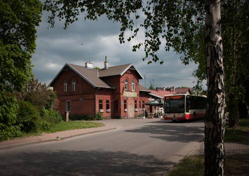 Bar zacisze i miejski autobus.