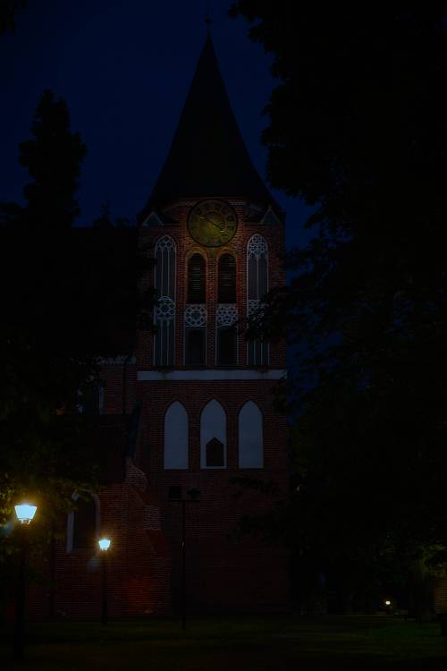 Pruszcz Gdański nocą - Kościół pw. Podwyższenia Krzyża Świętego