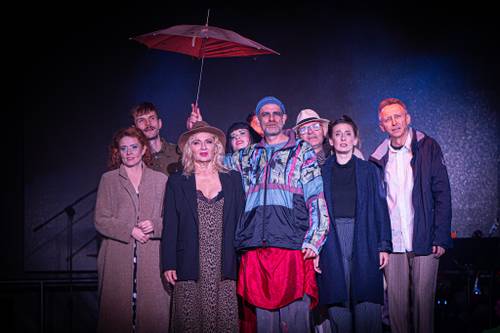 Aktorzy Teatru Wybrzeże grający w sztuce Wsopotowzięci