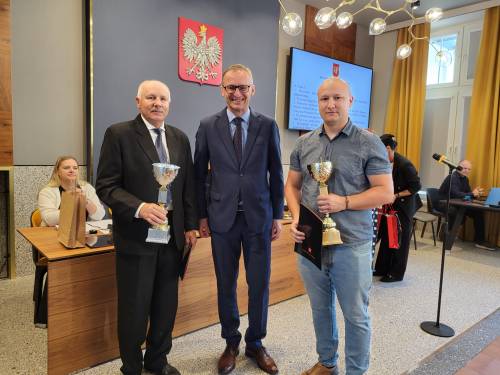 Zdjęcie z uroczystości. Wręczenie nagród.
