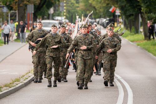 Żołnierze podczas przemarszu.
