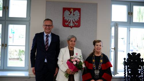 Burmistrz Pruszcza Gdańskiego i kierownik USC z jubilatką