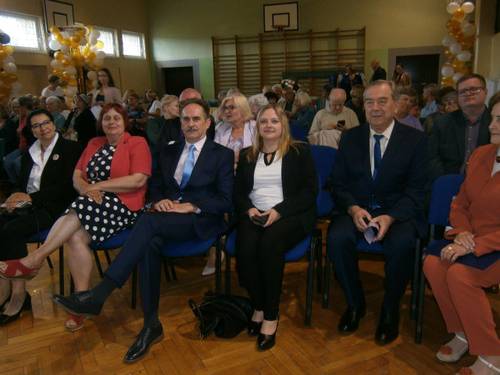 Na zdjęciu uroczystość zakończenia roku Uniwersytetu III Wieku