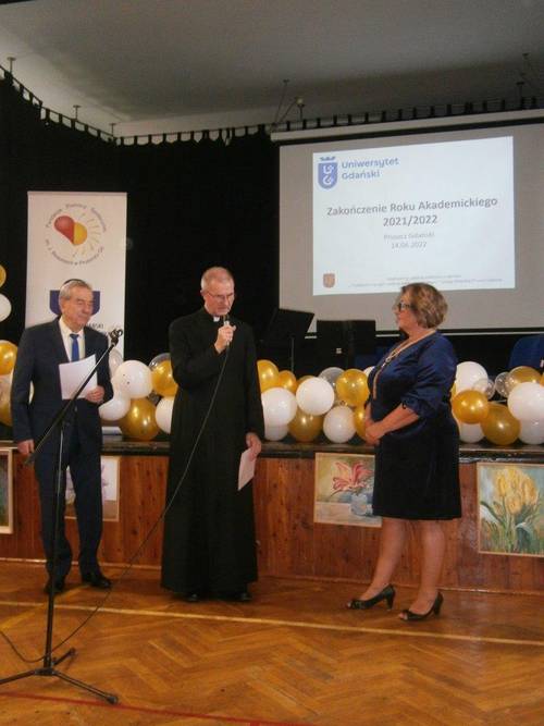Na zdjęciu uroczystość zakończenia roku Uniwersytetu III Wieku