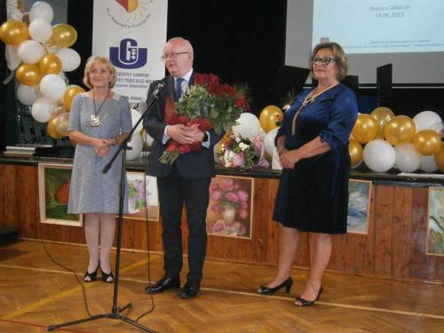 Na zdjęciu uroczystość zakończenia roku Uniwersytetu III Wieku