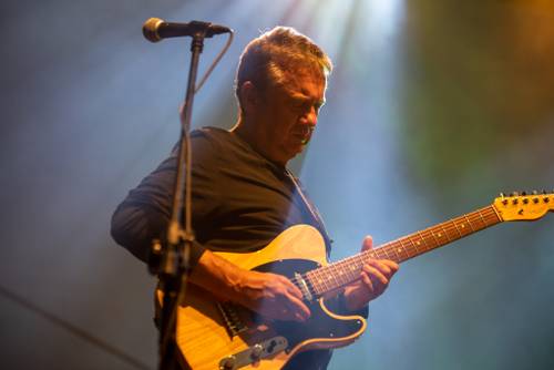 Zdjęcie przedstawia koncert zespołu Raz Dwa Trzy w drugi weekend Faktorii Kultury