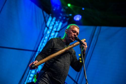 Zdjęcie przedstawia koncert zespołu Raz Dwa Trzy w drugi weekend Faktorii Kultury