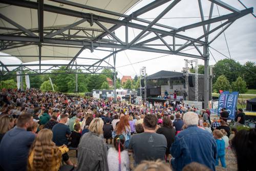Zdjęcie przedstawia sztukę Zaczarowana Królewna w czwarty weekend Faktorii Kultury