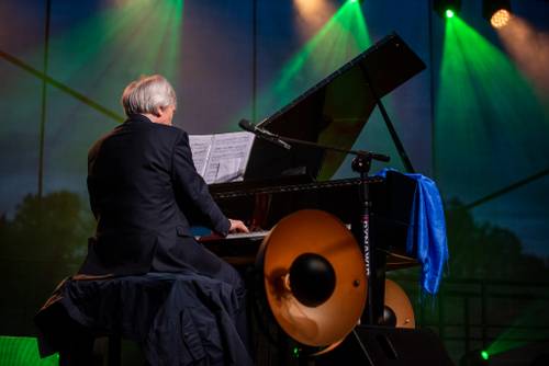 Zdjęcie przedstawia koncert Alicji Majewskiej w piąty weekend Faktorii Kultury