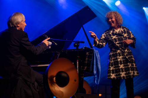 Zdjęcie przedstawia koncert Alicji Majewskiej w piąty weekend Faktorii Kultury