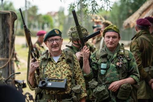 Zdjęcie przedstawia aktywności podczas wydarzenia Drop Zone na Faktorii Handlowej