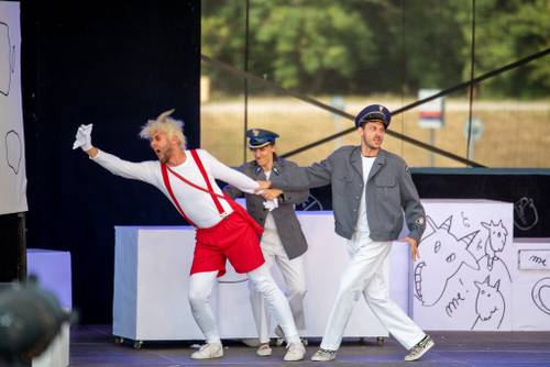 Zdjęcie przedstawia spektakl dla dzieci Przygody Koziołka Matołka w siódmy weekend Faktorii Kultury