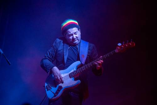 Zdjęcie przedstawia koncert zespołu Voo Voo w ósmy weekend Faktorii Kultury