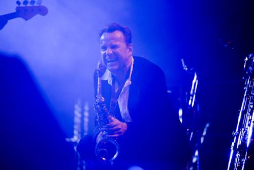 Zdjęcie przedstawia koncert zespołu Voo Voo w ósmy weekend Faktorii Kultury