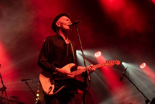 Zdjęcie przedstawia koncert zespołu Voo Voo w ósmy weekend Faktorii Kultury