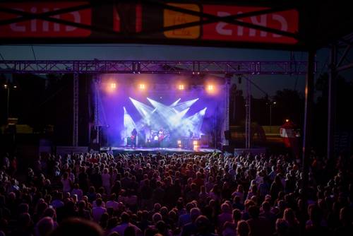 Zdjęcie przedstawia koncert zespołu Riverside w dziewiąty weekend faktorii Kultury