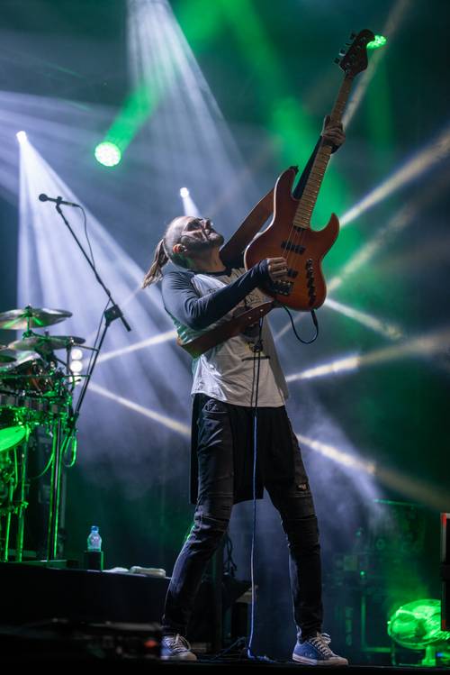 Zdjęcie przedstawia koncert zespołu Riverside w dziewiąty weekend faktorii Kultury
