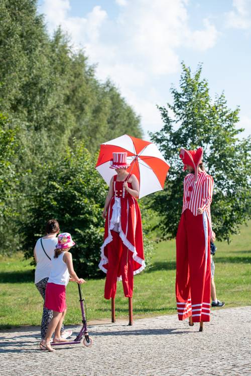 Zdjęcie przedstawia aktywności podczas wydarzenia Faktoria Dwóch Kultur w dziewiąty weekend Faktorii Kultury