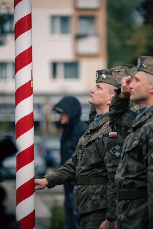 Zdjęcie przedstawia obchody rocznicy wybuchu II Wojny Światowej