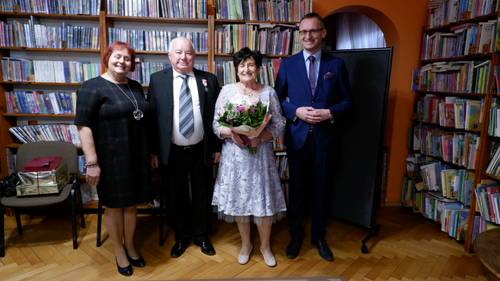 zdjęcie przedstawia jubileusz pożycia małżeńskiego
