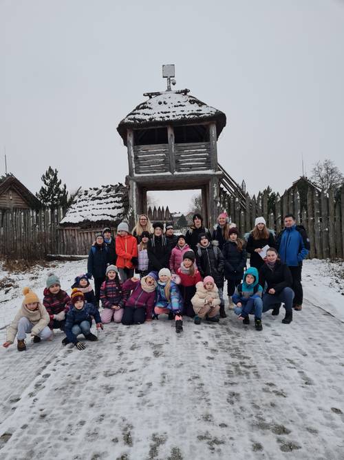 Zdjęcie przedstawia zajęcia w ramach English Camp w ferie zimowe w Pruszczu Gdańskim