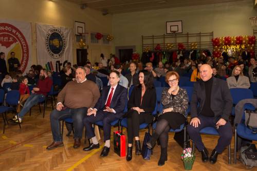 Zdjęcie przedstawia uroczystość z okazji 15-lecia klubu Taekwon-do AN-DO z Pruszcza Gdańskiego